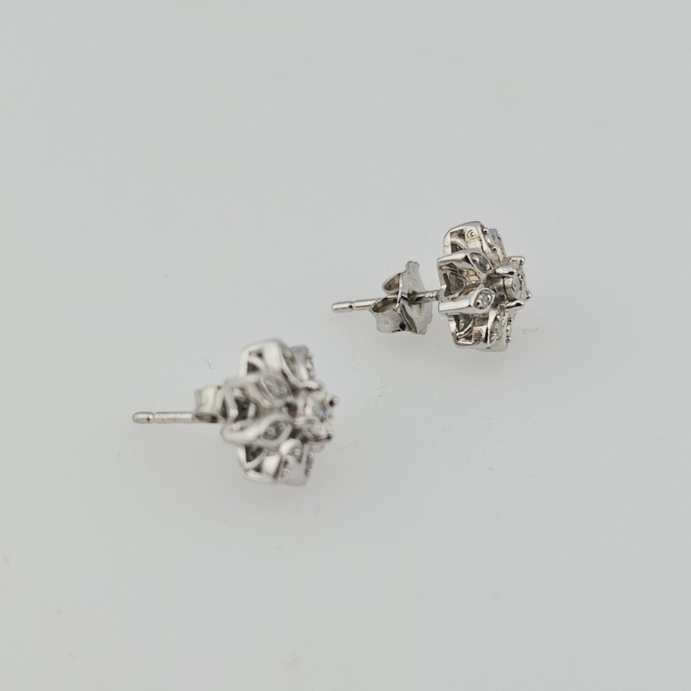 Diamond earrings - Picture 4 of 4